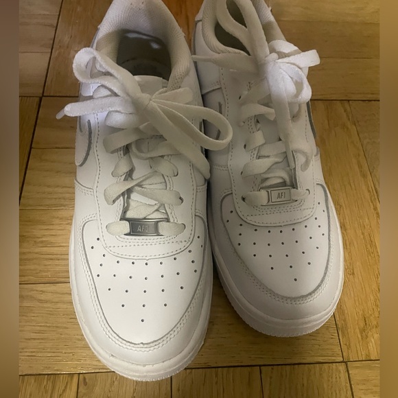 Kids size 5 AF1 - Picture 3 of 3